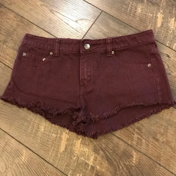 Burgundy Frayed Hem Shorts - Picture 2 of 4